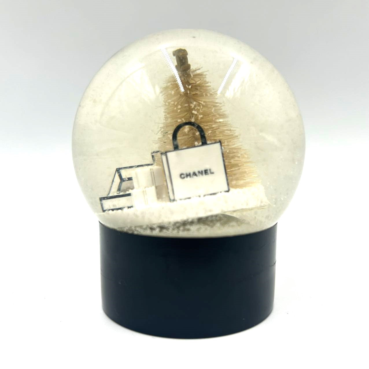 CHANEL<br>Snow Globe Dome