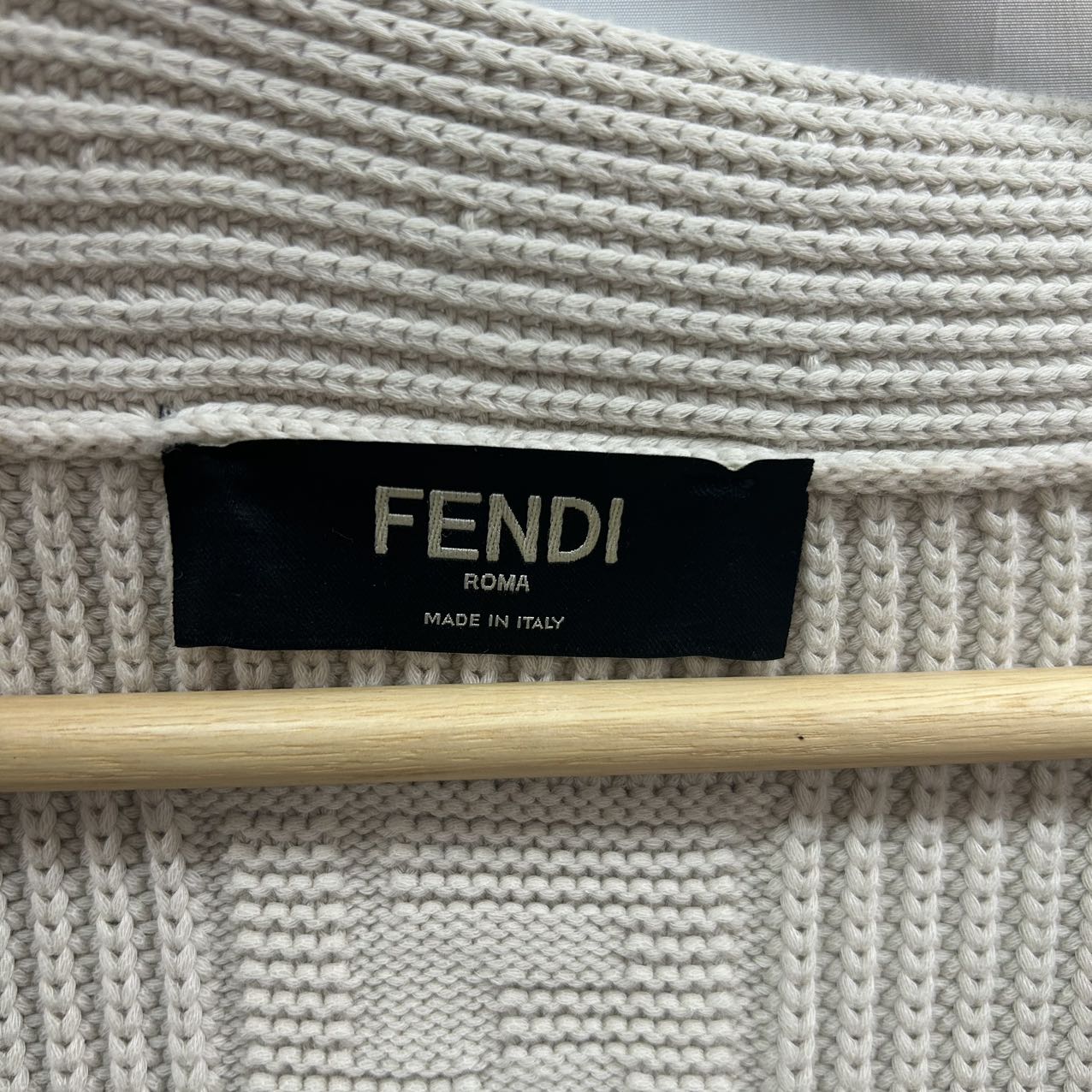 FENDI<br> Strickjacke im Colorblock-Design Beige