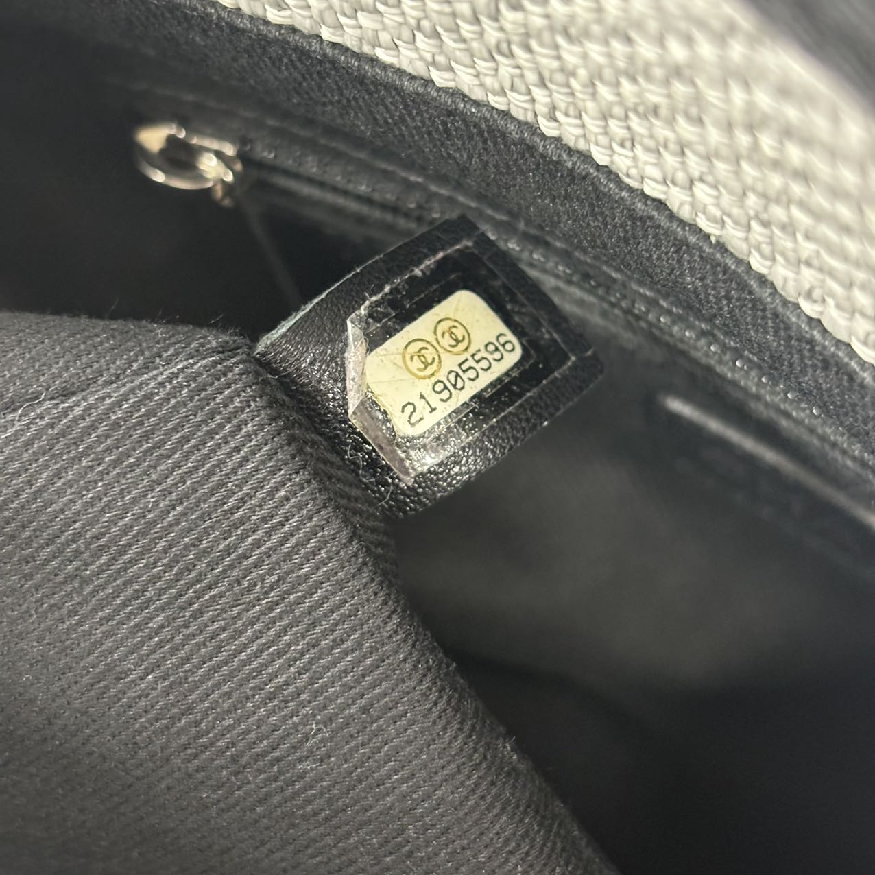 CHANEL<br> Deauville Messenger Bag mit Kette