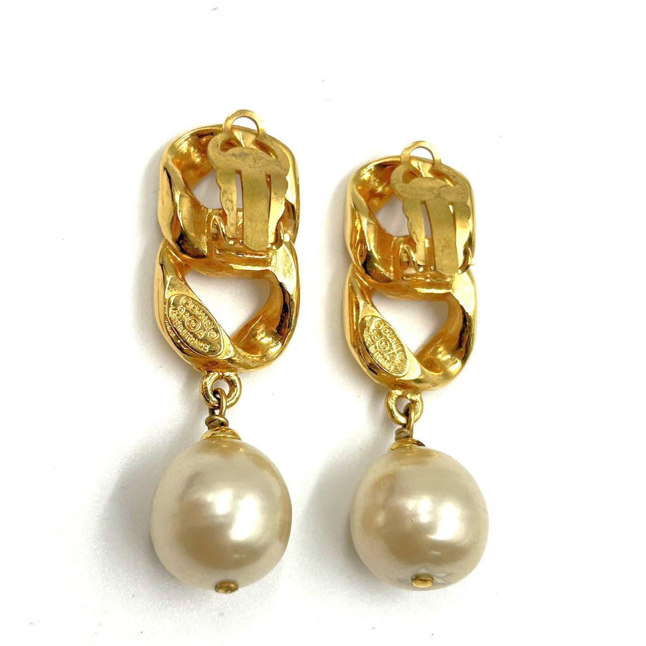 CHANEL<br>Chain Pearl Dangling Earrings