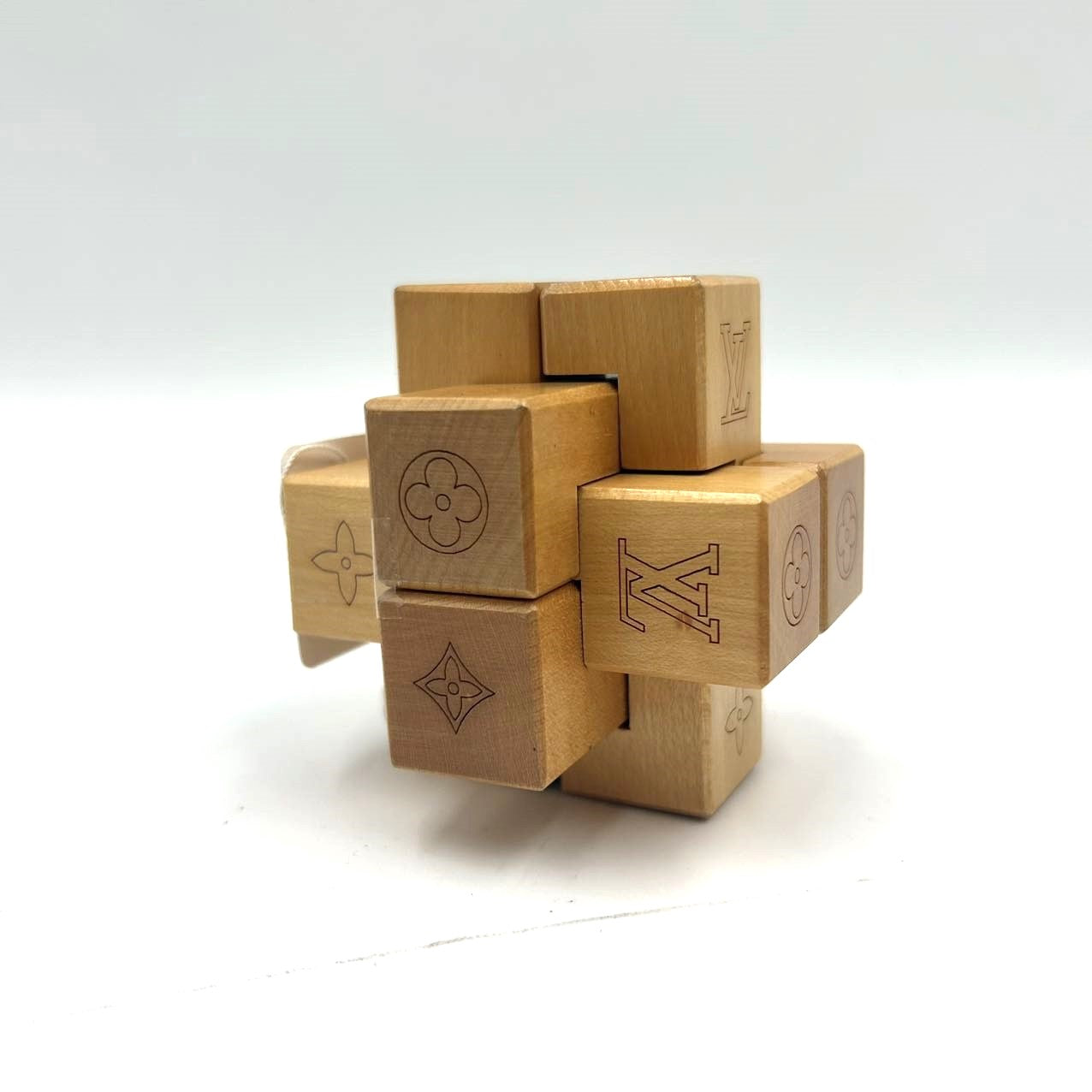 LOUIS VUITTON<br>Le Pateki Wood Cube Puzzle