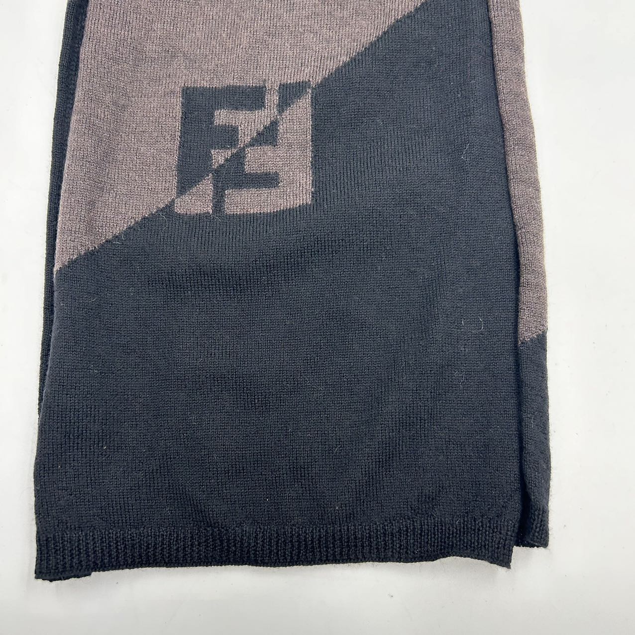 FENDI<br>Logo Wool Muffler