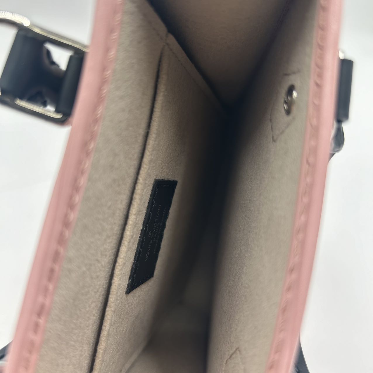 LOUIS VUITTON<br>Epi Petit Sac Plat Pink