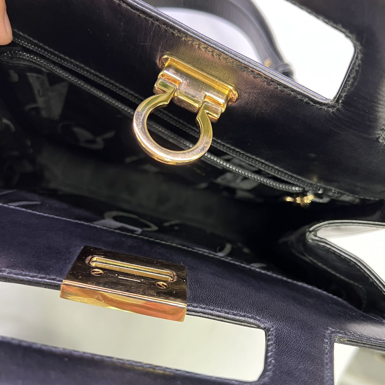 FERRAGAMO<br>Gancini 2WAY Hand Leather Bag Black