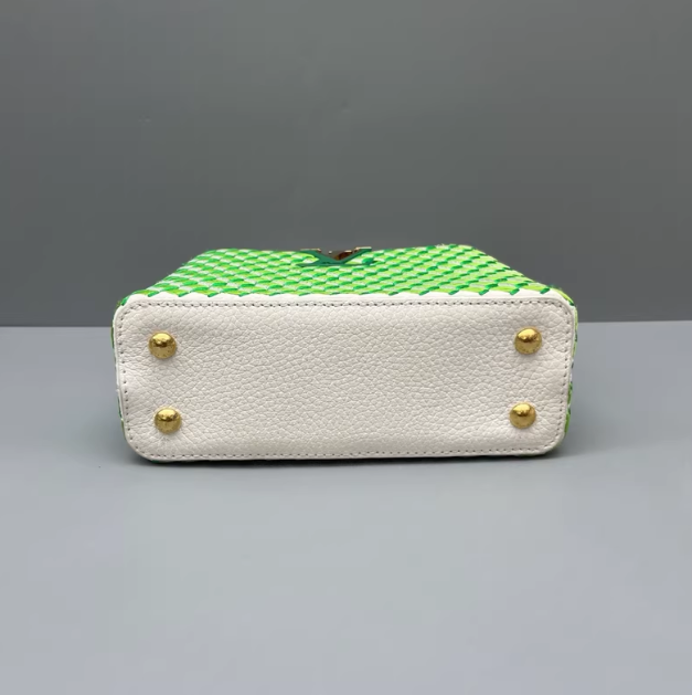 LOUIS VUITTON<br>Shoulder bag