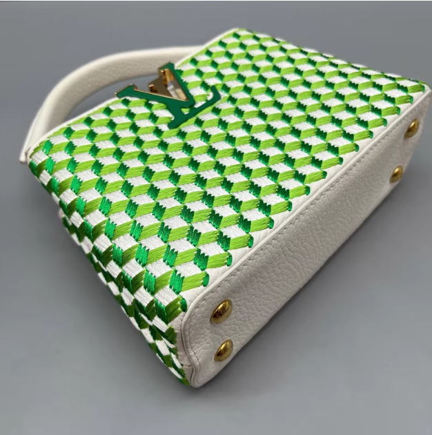 LOUIS VUITTON<br>Shoulder bag