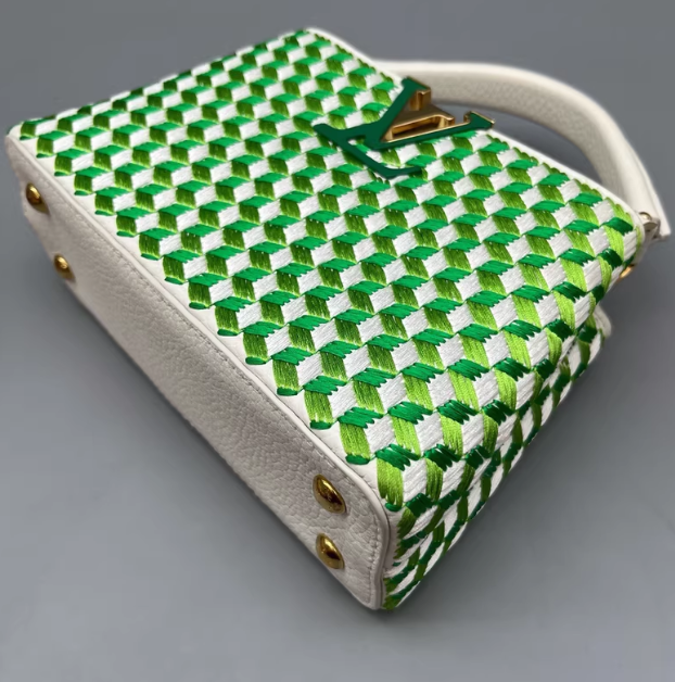 LOUIS VUITTON<br>Shoulder bag