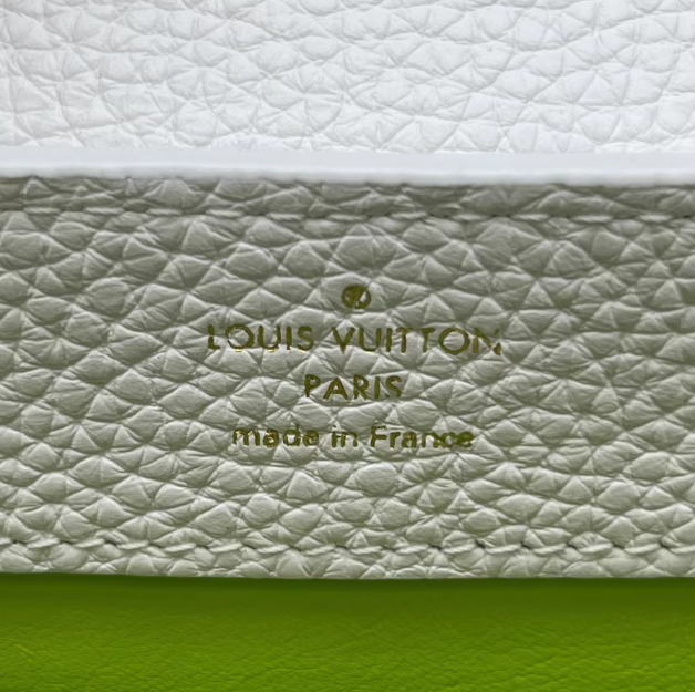 LOUIS VUITTON<br>Shoulder bag