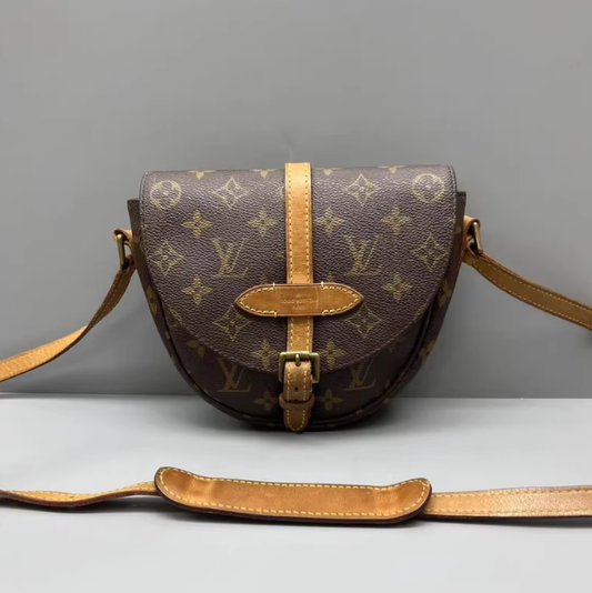 LOUIS VUITTON<br>Shoulder bag